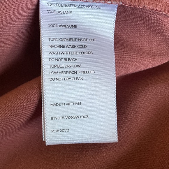 FIGS Technical Collection Women’s Top Scrub Size XS - Picture 6 of 6